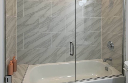 West Loop Apartment | 1BR Modern Luxe Apt with In-Unit Laundry