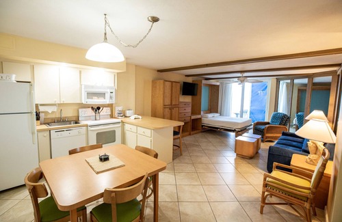 Daytona Beach Shores Condo | 1BR Oceanfront Condo w/Balcony & Kitchen