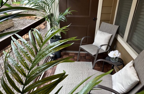 Spring Branch East Apartment | 1BR QUEEN PREMIERE SUITE - FREE WIFI