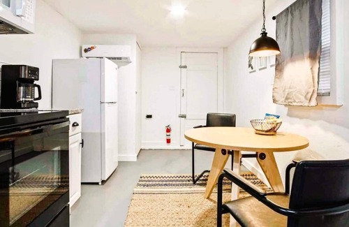 Cleveland UCD Apartment | 1BR Quiet Holiday Retreat | Full Kitchen #C2