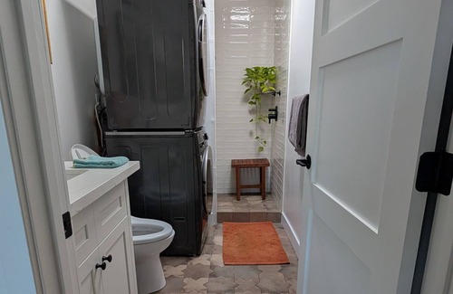 Los Angeles House | 1BR Spanish Bungalow/Luxury Vintage Charm & Walkable/EV Charger