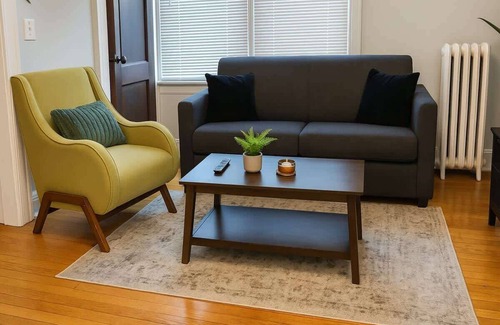 West Lakeview Apartment | 1BR Unit w/2 Comfy Beds