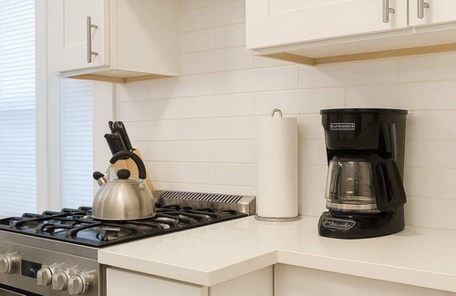 Lakeview Apartment | 1BR Well-Equipped Apartment