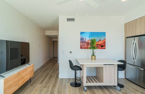 Evans Churchill Apartment | 1BR1BA Getaway with Pool, Gym & Rooftop Lounge