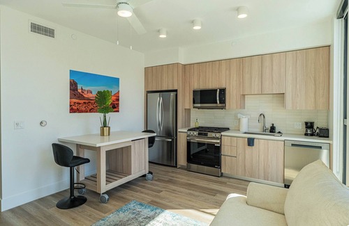 Evans Churchill Apartment | 1BR1BA Getaway with Pool, Gym & Rooftop Lounge