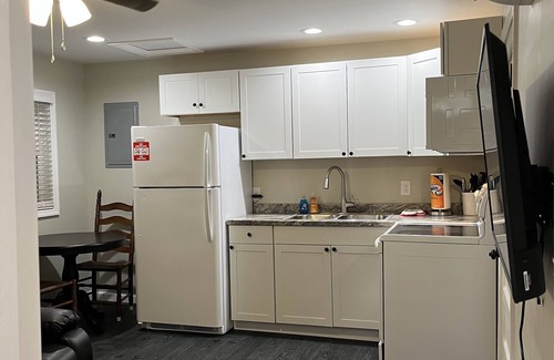 Tateville Cottage | 1BR1BA - Seasonal lake view, minutes to Lake Cumberland Regional Hospital