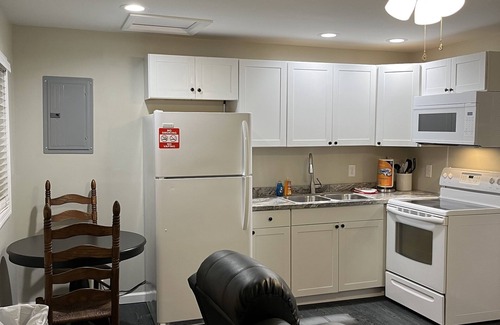 Tateville Cottage | 1BR1BA - Seasonal lake view, minutes to Lake Cumberland Regional Hospital