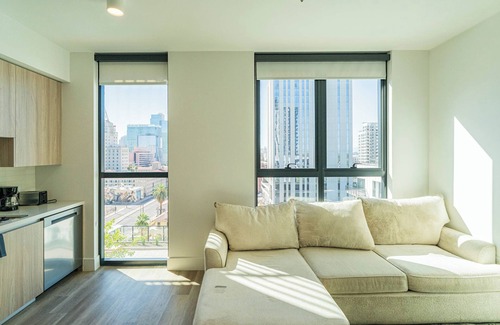 Roosevelt Apartment | 1BR1BA Suite w/Pool, Gym & Rooftop w/City Views