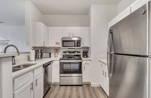 Clearfield Apartment | 1st Fl King Beds Pool Garage - Near AFB