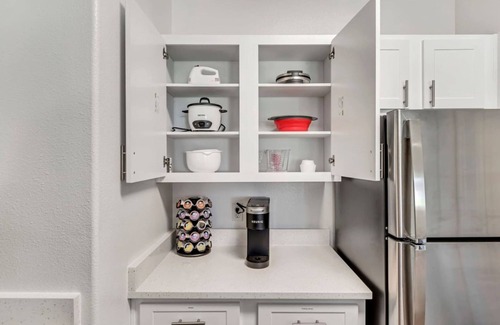 Clearfield Apartment | 1st Fl King Beds Pool Garage - Near AFB