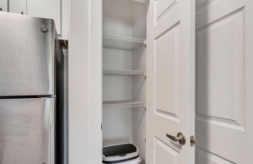 Clearfield Apartment | 1st Fl King Beds Pool Garage - Near AFB