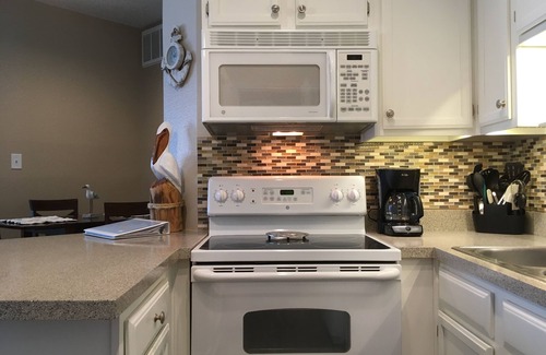 Corpus Christi Condo | 1st Floor 1 BDR-1 Bath/Just steps to the Beach!