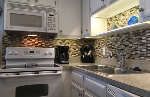 Corpus Christi Condo | 1st Floor 1 BDR-1 Bath/Just steps to the Beach!