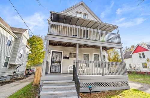 Cleveland Apartment | 1st floor apt near Cleve Clinic, UH, VA hospital, Case Western