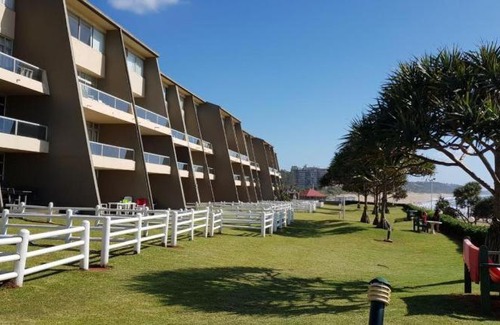 Kingsborough Apartment | 1st Floor Sea Facing Cabana by Inyoni Rocks Cabanas