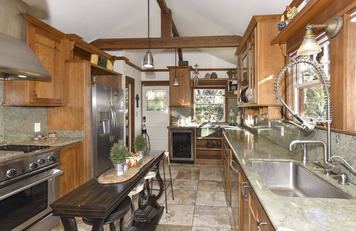 Napa House | 2 1/2 Acre Secluded Country Property minutes from Downtown Napa