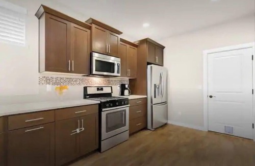 Pleasant Valley House | 2,100 SqFt Contemporary Home W/Jacuzzi & Fire Pit