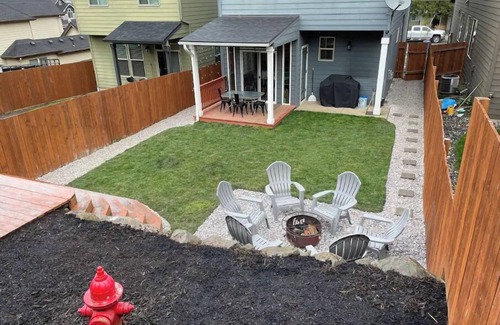 Pleasant Valley House | 2,100 SqFt Contemporary Home W/Jacuzzi & Fire Pit