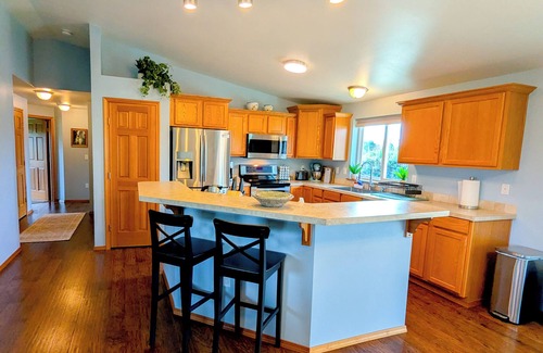 Sequim House | 2.5 Acre Retreat with Breathtaking Mountain Views. New Hot Tub! Walk to Beach!