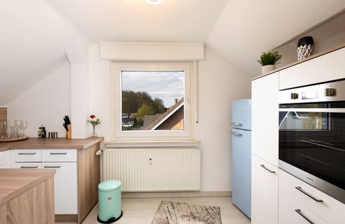 Hamm Apartment | 2.5-room incl. workplace, WLAN & free Netflix - fully equipped