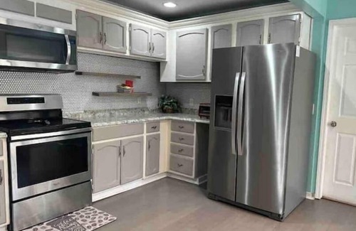 Northeast Pensacola House | 2,500 SF Comfortable, Beautiful Home with Heated Pool, Jacuzzi Tub, Game Room!