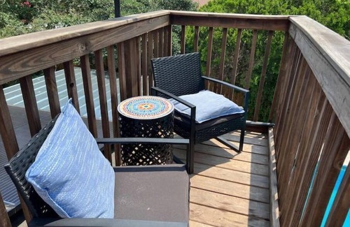 Northeast Pensacola House | 2,500 SF Comfortable, Beautiful Home with Heated Pool, Jacuzzi Tub, Game Room!