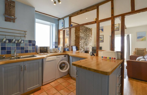 Torcross Cottage | 2 BAYVIEW, pet friendly, character holiday cottage in Torcross