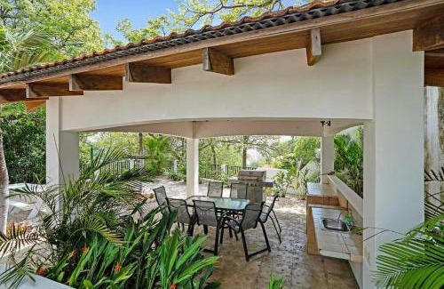 Playa Flamingo Apartment | 2-BD Ocean-View Condo with Pool Walk to Beach
