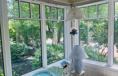 The Bluff Cottage | 2 bdm cottage in the BLUFF, ONLY 3 min walk to PARLEE. AC, WiFi and 2 sunrooms