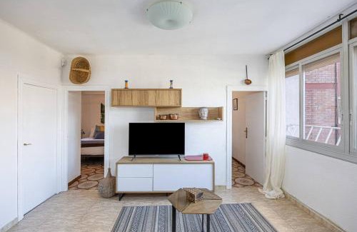 Cornella de Llobregat Apartment | 2 Bdr Apt In Cornella 5 Mins Form The Metro