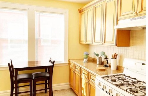 Weequahic Apartment | 2-BDR Oasis Near Beth Isreal Hosp 10 mins to EWR