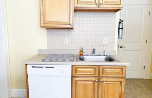 Weequahic Apartment | 2-BDR Oasis Near Beth Isreal Hosp 10 mins to EWR