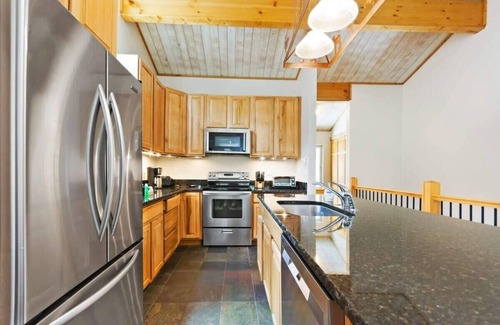 Peak 9 Condo | 2 BDR Snodallion Condo - Columbine Pool & Hot Tub!