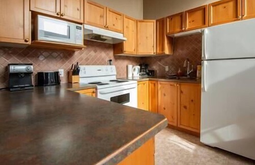 East Kootenay House | 2 BDR with Loft/Mountain Views/Walk Out Deck