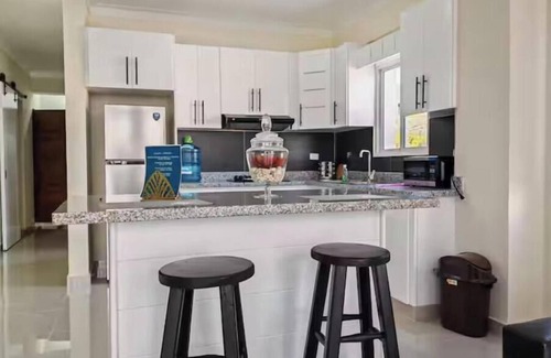 Paraiso Apartment | 2 Bdrm Apt near River and Beach, Wifi, Mount Views