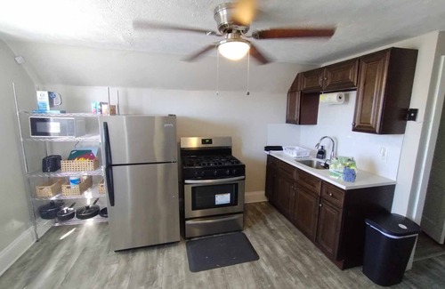 Cleveland Apartment | 2-bdrm apt; Walk to CASE, UH, Little Italy; short drive to Cleveland Clinic