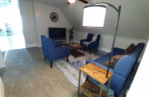 Cleveland Apartment | 2-bdrm apt; Walk to CASE, UH, Little Italy; short drive to Cleveland Clinic