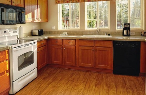 Pinetop Cabin | 2 BDRM CABIN- PVC at the ROUNDHOUSE RESORT- GREAT LOCATION- HIKING-FISHING