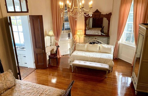 Faubourg Marigny Bed & Breakfast | 2-bdrm. king balcony suite, cont'l breakfast one block from Fr Quarter and Frenchmen. Sleeps 6