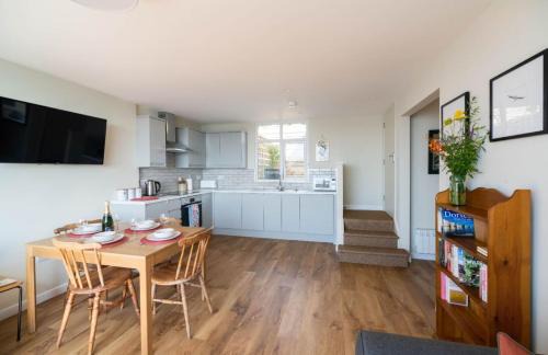 Lyme Regis Apartment | 2 Beach Way House