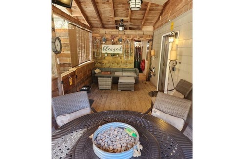 Butler Cottage | 2 bed, 1.5 bath cottage across from Watauga Lake