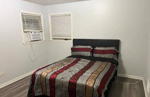 Posen Apartment | 2 Bed 1 Bath Rental balcony Close to Ingalls Hospital