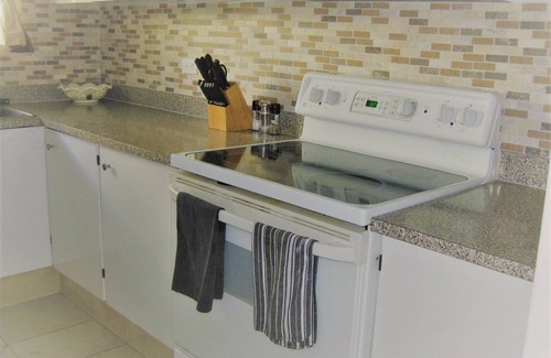 Paradise Island House | 2 Bed/2.5 Bath Townhome - Blocks From Atlantis Resort on Paradise Island