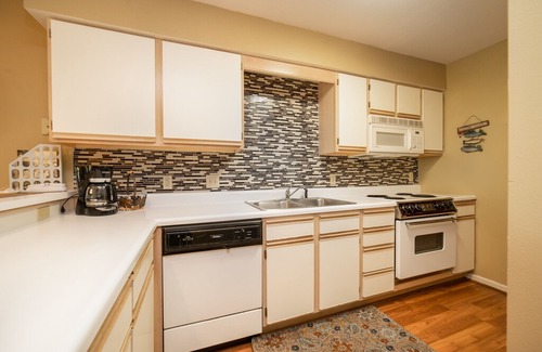 Table Rock Condo | 2 Bed, 2 Bath Condo - Covered Balcony, Golf Course View