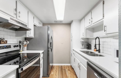 Northeast Pensacola Condo | 2 bed/2 bath condo w/Fenced Yard * Dog Friendly * Bears Den C