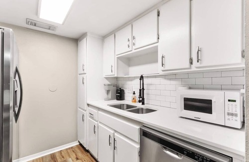 Northeast Pensacola Condo | 2 bed/2 bath condo w/Fenced Yard * Dog Friendly * Bears Den C