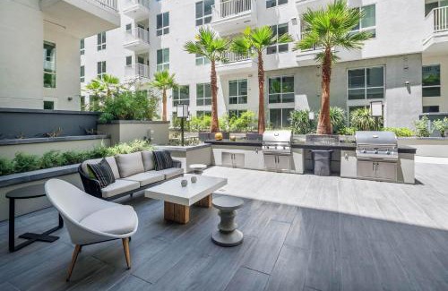 Downtown Los Angeles Apartment | 2 Bed 2 Bath Contemporary High Rise DTLA Living