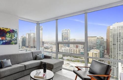 Downtown Los Angeles Apartment | 2 Bed 2 Bath Contemporary High Rise DTLA Living