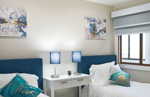 Sunnyside House | 2 bed 2 bath. Free street parking