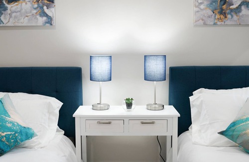 Sunnyside House | 2 bed 2 bath. Free street parking